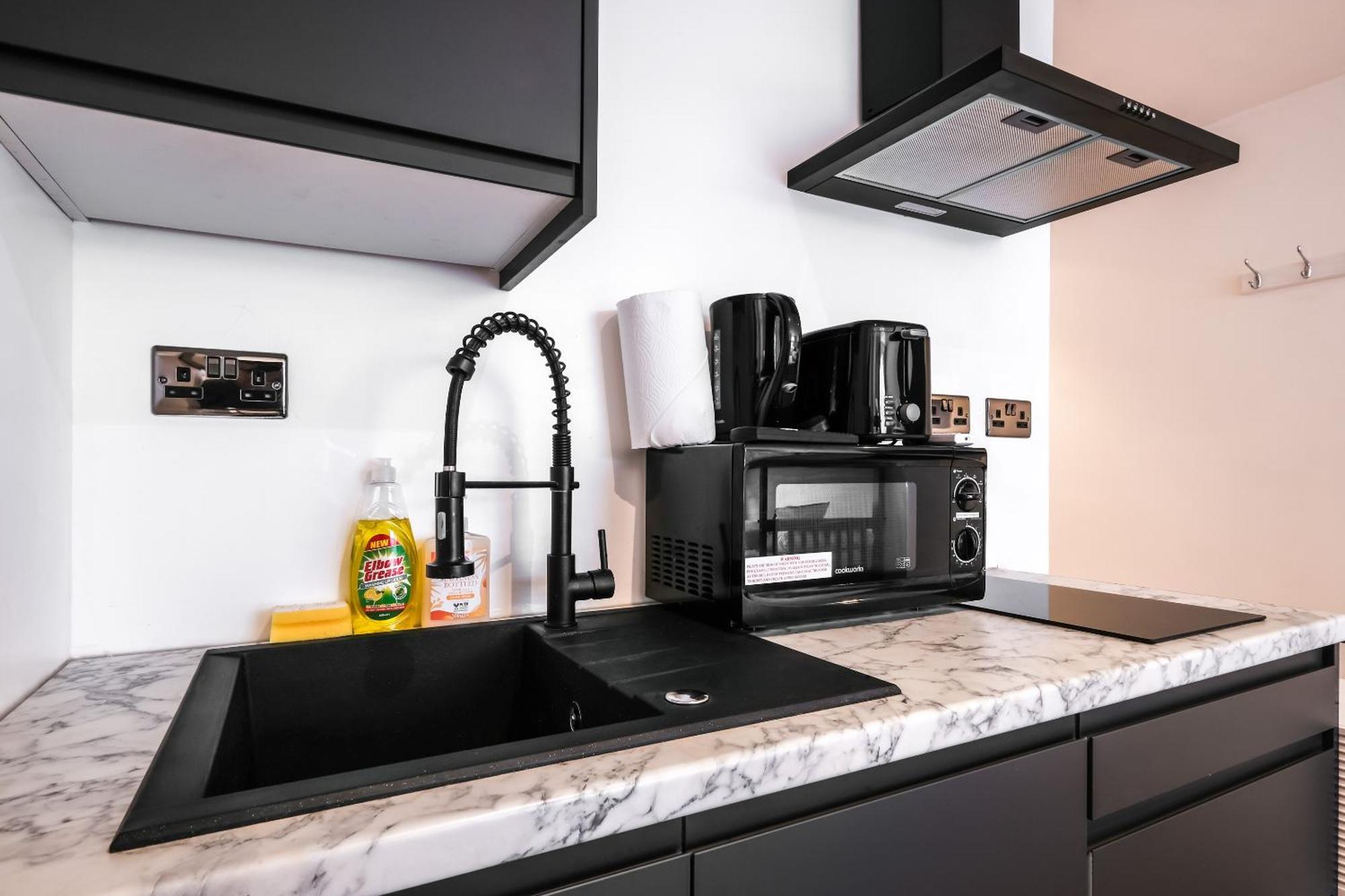 Spacious Apartment In Piccadilly Sleep 6 Vrb Londen Buitenkant foto