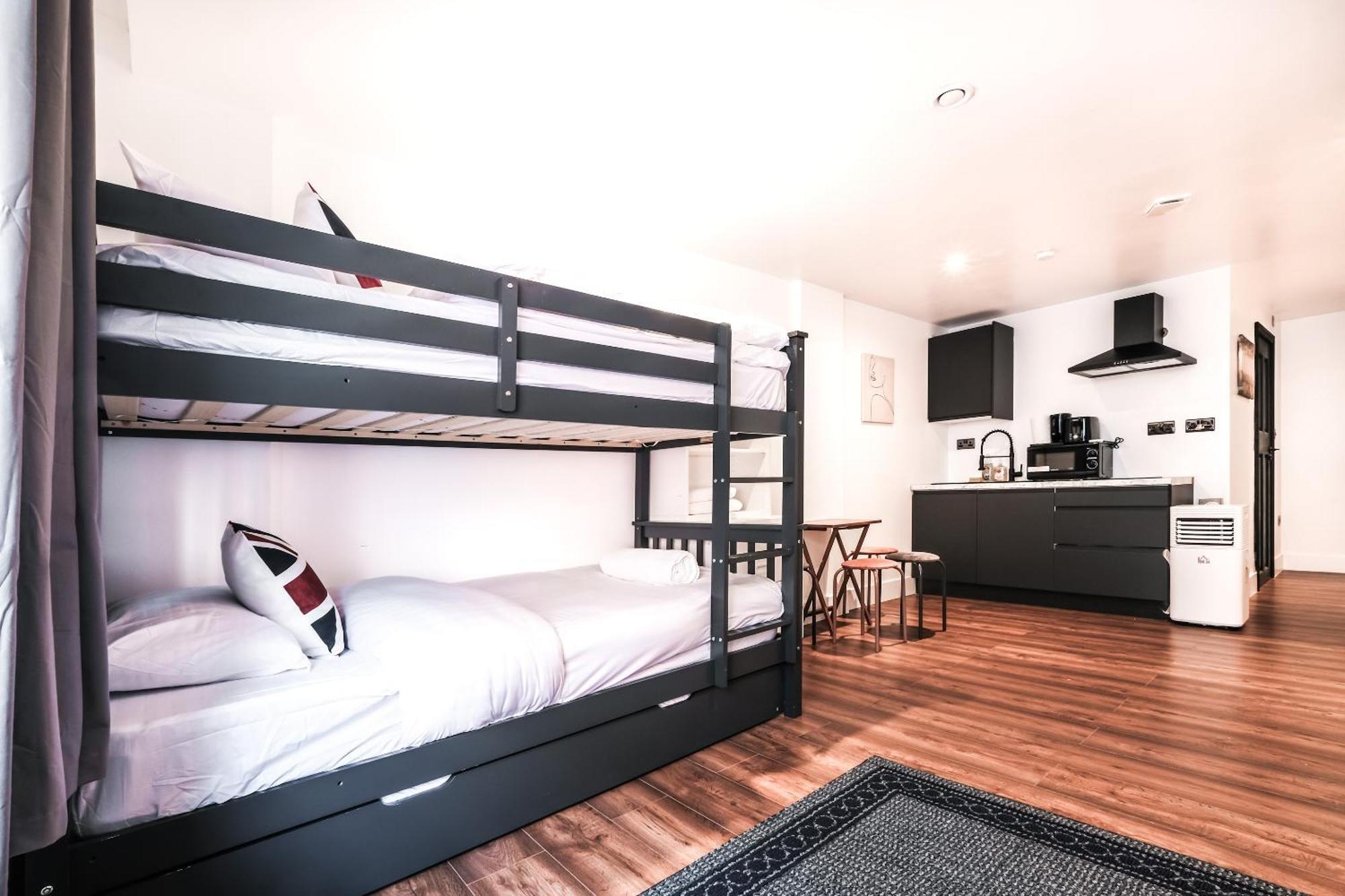 Spacious Apartment In Piccadilly Sleep 6 Vrb Londen Buitenkant foto